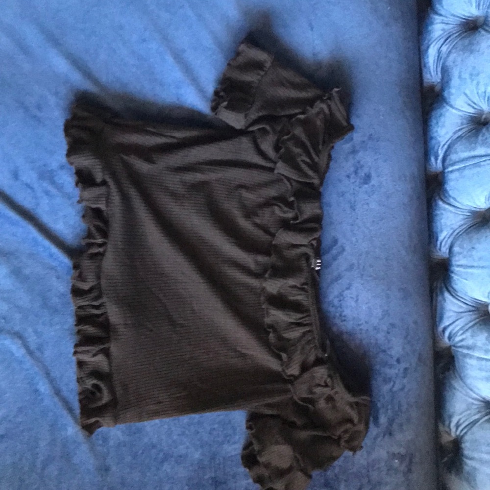 iris basic  off the shoulder with ruffles